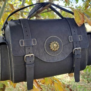 Вместительная сумка кросс-боди с двумя боковыми карманами